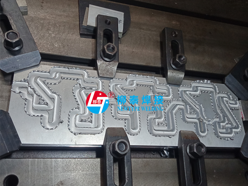 <b>搅拌摩擦焊接产品——LED设备用(yòng)水冷板</b>
